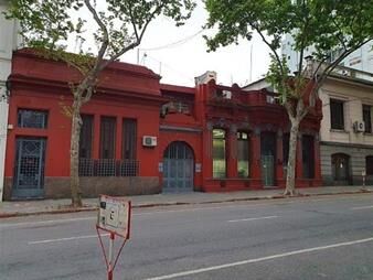 https://web5.gallito.com.uy/cuareim-entre-uruguay-y-mercedes-919-m2-33-mts-de-frente-inmuebles-26483265