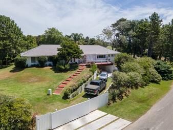 https://web5.gallito.com.uy/casa-sobre-el-green-del-hoyo-7-del-cantegril-country-club-inmuebles-22909459