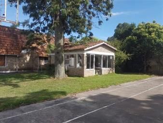 https://www.gallito.com.uy/venta-de-hermoso-chalet-con-cancha-de-tenis-a-metros-del-inmuebles-26386423
