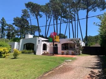 https://web5.gallito.com.uy/hermosa-casa-en-punta-del-este-inmuebles-26528427
