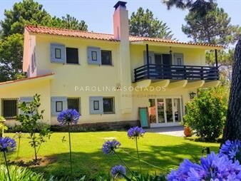 https://web5.gallito.com.uy/hermosa-casa-en-venta-de-4-dormitorios-en-mansa-punta-del-inmuebles-19879206