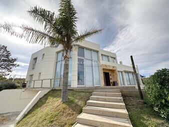 https://www.gallito.com.uy/excelente-casa-en-venta-de-5-dormitorios-en-manantiales-pu-inmuebles-23840687
