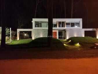 https://web5.gallito.com.uy/casa-en-venta-de-4-dormitorios-en-barrio-privado-solanas-p-inmuebles-20037053
