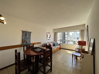 https://web5.gallito.com.uy/apto-en-torre-gattas-vista-a-playa-mansa-y-brava-orientac-inmuebles-25281881