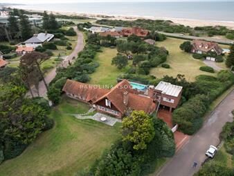 https://web5.gallito.com.uy/espectacular-mansion-a-metros-del-mar-inmuebles-25925044