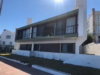 https://web5.gallito.com.uy/casa-en-venta-de-4-dormitorios-frente-al-mar-en-penã­nsula-inmuebles-18731644