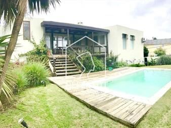 https://www.gallito.com.uy/venta-casa-3-dormitorios-en-el-chorro-cerca-del-mar-inmuebles-24614177