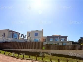 https://www.gallito.com.uy/casa-en-manantiales-punta-piedras-inmuebles-25928287
