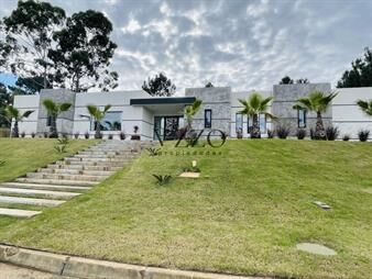 https://web5.gallito.com.uy/hermosa-casa-en-acres-de-solanas-inmuebles-25729431
