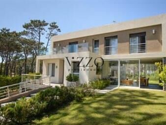 https://web5.gallito.com.uy/excelente-propiedad-en-barrio-privado-cinco-dormitorios-a-inmuebles-25649351