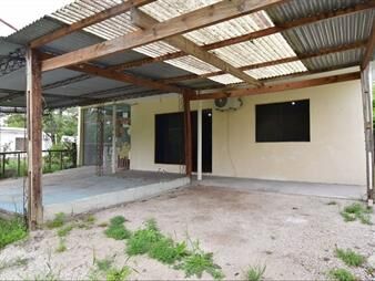 https://www.gallito.com.uy/casa-con-local-en-venta-en-los-pinos-inmuebles-26238259