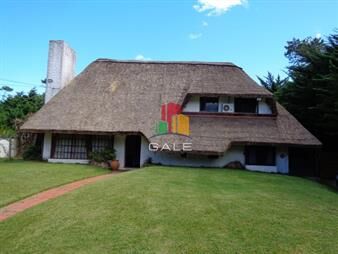 https://www.gallito.com.uy/alquiler-anual-y-venta-hermosa-casa-en-zona-de-prestigio-inmuebles-21963107