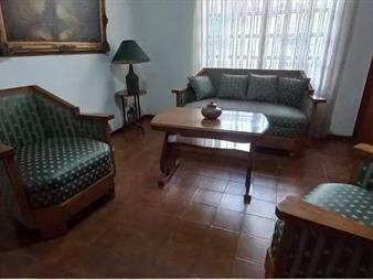 https://web5.gallito.com.uy/casa-en-la-blanqueada-amplia-con-garage-apta-banco-inmuebles-25810989
