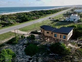 https://www.gallito.com.uy/venta-casa-en-primera-linea-en-la-juanita-jose-ignacio-3-inmuebles-26150581