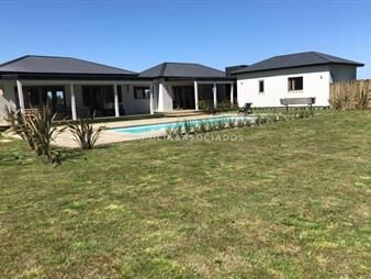 https://www.gallito.com.uy/casa-en-venta-de-4-dormitorios-en-pueblo-mio-punta-del-est-inmuebles-26242723
