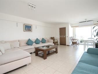 https://www.gallito.com.uy/apartamento-de-3-dormitorios-en-venta-en-fontemar-punta-de-inmuebles-24771829