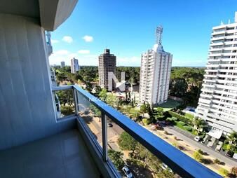 https://web5.gallito.com.uy/departamento-de-2-dormitorios-y-medio-sobre-roosevelt-punt-inmuebles-25042271