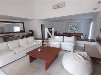 https://web5.gallito.com.uy/exclusiva-casa-de-4-dormitorios-con-piscina-en-punta-del-es-inmuebles-25034008