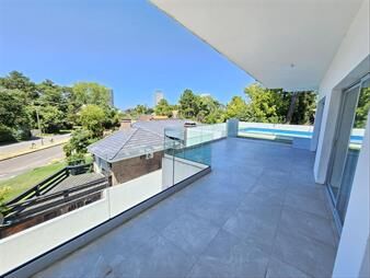 https://www.gallito.com.uy/apartamento-en-venta-de-2-dormitorios-playa-mansa-inmuebles-26707990