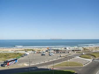 https://web5.gallito.com.uy/apartamento-de-3-dormitorios-en-venta-frente-al-mar-en-torr-inmuebles-23547784