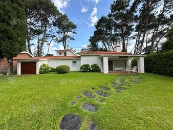 https://web5.gallito.com.uy/gran-casa-estilo-tradicional-de-4-dormitorios-en-venta-en-p-inmuebles-24797481
