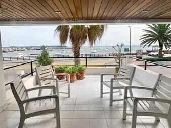 https://web5.gallito.com.uy/espectacular-apartamento-frente-al-puerto-con-vista-al-mar-inmuebles-18411302