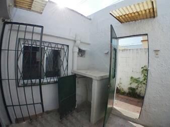 https://www.gallito.com.uy/venta-casa-3-apartamentos-buceo-ideal-inversor-con-renta-inmuebles-25683227
