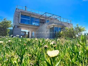 https://www.gallito.com.uy/casa-en-venta-de-3-dormitorios-en-frente-al-mar-de-la-juani-inmuebles-19659467
