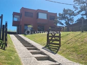 https://web5.gallito.com.uy/casa-de-4-dormitorios-en-el-chorro-inmuebles-24101612