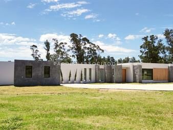 https://www.gallito.com.uy/casa-a-estrenar-en-venta-de-4-dormitorios-en-el-quijote-la-inmuebles-25417827
