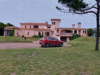 https://web5.gallito.com.uy/espectacular-casa-en-primera-lã­nea-de-la-costa-de-solanas-inmuebles-26809060