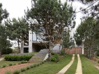 https://web5.gallito.com.uy/casa-de-4-dormitorios-en-venta-en-laguna-escondida-inmuebles-26809539