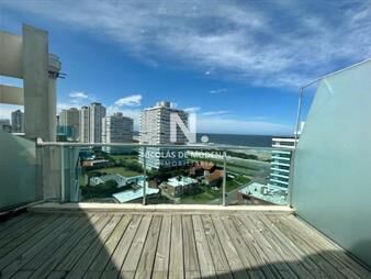 https://web5.gallito.com.uy/en-venta-apartamento-con-vita-al-mar-en-la-playa-brava-de-2-inmuebles-26812490