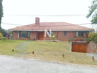https://www.gallito.com.uy/chalet-de-3-dormitorios-en-pinares-punta-del-este-inmuebles-25041574