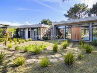 https://web5.gallito.com.uy/casa-en-venta-de-4-dormitorios-en-laguna-escondida-inmuebles-26814393