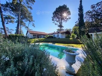 https://www.gallito.com.uy/sobre-avenida-cordoba-punta-del-este-inmuebles-26818724
