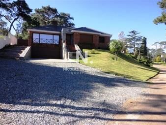 https://web5.gallito.com.uy/casa-en-cantegril-punta-del-este-inmuebles-25033390