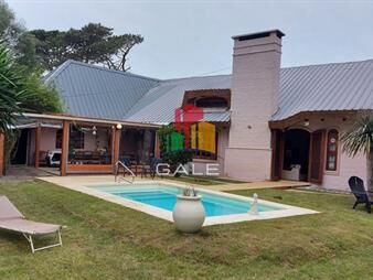 https://web5.gallito.com.uy/casa-en-jardines-de-cordoba-4-dormitorios-inmuebles-26831587