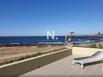 https://web5.gallito.com.uy/vende-casa-de-4-dormitorios-frente-al-mar-en-punta-del-este-inmuebles-26835671
