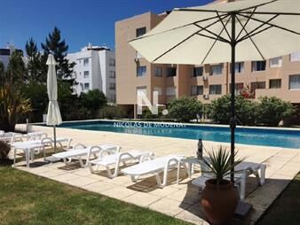 https://web5.gallito.com.uy/apartamento-en-primera-linea-playa-mansa-2-dormitorios-inmuebles-25036345