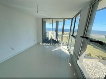 https://web5.gallito.com.uy/oportunidad-vende-apartamento-de-2-dormitorios-con-vista-a-inmuebles-24460869