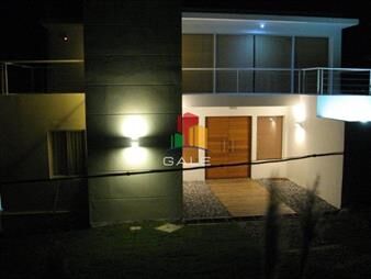 https://www.gallito.com.uy/majestuosa-casa-con-vista-en-punta-ballena-inmuebles-21962577