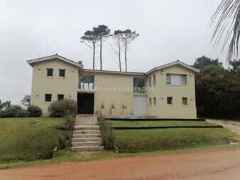 https://web5.gallito.com.uy/casa-en-venta-de-4-dormitorios-en-barrio-privado-laguna-bla-inmuebles-26845345
