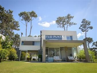 https://web5.gallito.com.uy/rincon-del-indio-moderna-casa-en-barrio-cerrado-inmuebles-26845488