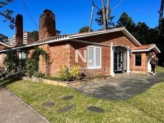 https://www.gallito.com.uy/terreno-para-desarrollo-venta-en-playa-mansa-inmuebles-25410635