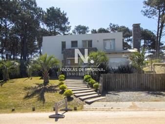 https://web5.gallito.com.uy/en-venta-casa-de-4-dormitorios-en-pinar-del-faro-inmuebles-26848250