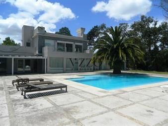 https://web5.gallito.com.uy/moderna-casa-de-4-dormitorios-en-el-golf-punta-del-este-inmuebles-25649481