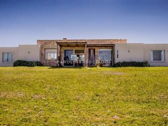 https://www.gallito.com.uy/casa-en-venta-de-3-dormitorios-en-el-quijote-chacras-punta-inmuebles-23272958