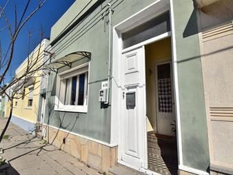 https://www.gallito.com.uy/casa-3-dormitorios-2-baños-y-fondo-zona-comercial-inmuebles-26012936