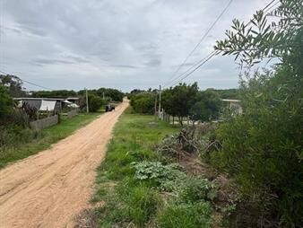 https://www.gallito.com.uy/terreno-en-altos-de-punta-piedras-terreno-con-vista-al-ma-inmuebles-24867582